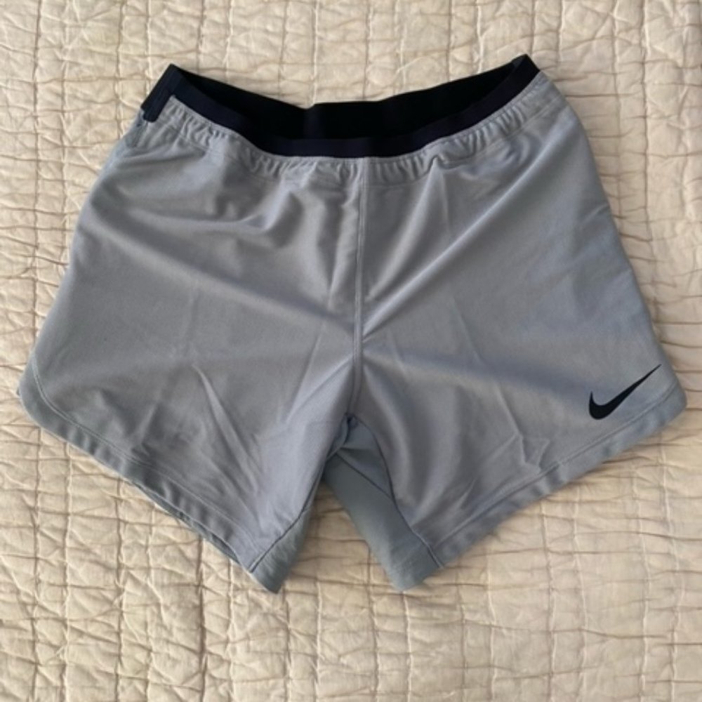 NIKE RUN/TRAIN SHORTS